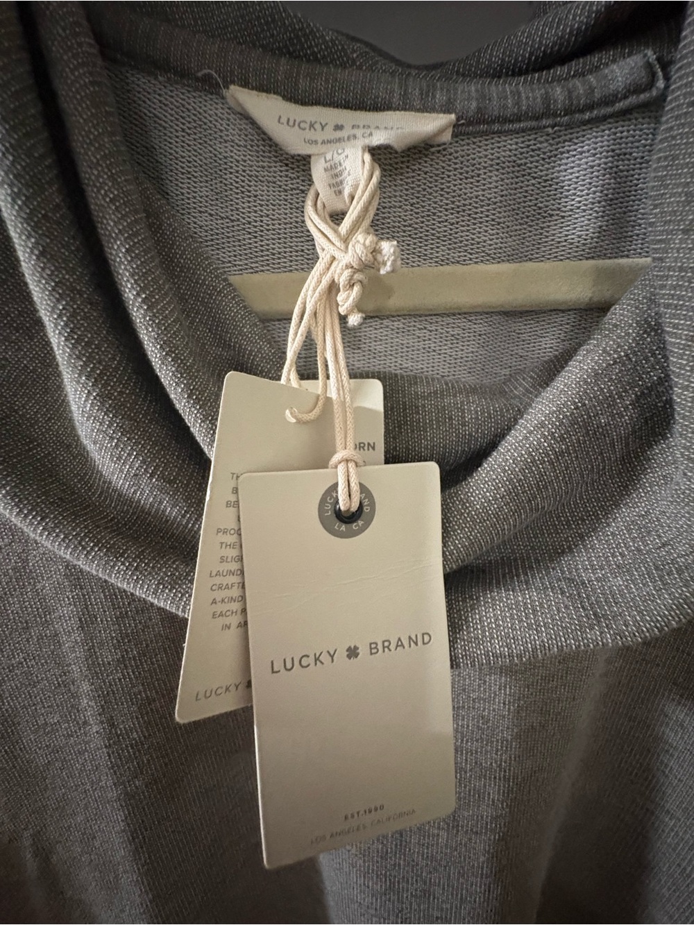 Lucky Brand Womenβs Gray Cowl Neck Long Sleeve Top Size Large NWT - Picture 5 of 6